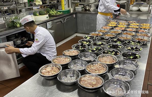 下館子吃的是預制菜還是大廚現炒？消費者如何維護知情權